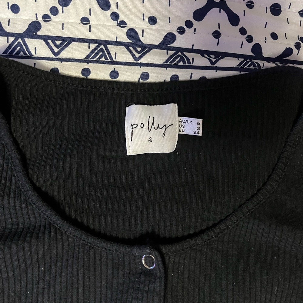 button top - Picture 3 of 3